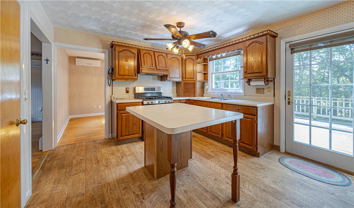367 Chestnut Hill Road Glocester, RI 02814 - Photo 13 of 28