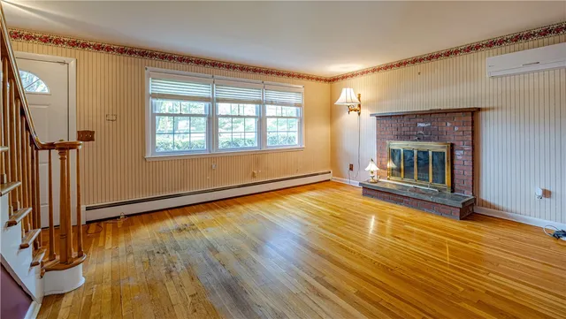 $524,900 | 367 Chestnut Hill Road, Glocester, RI 02814