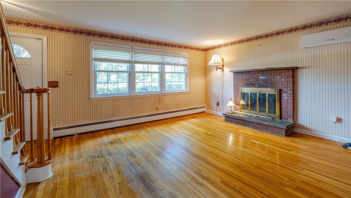 367 Chestnut Hill Road Glocester, RI 02814 - Photo 17 of 28