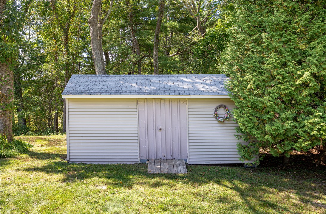 367 Chestnut Hill Road Glocester, RI 02814 - Photo 8 of 28