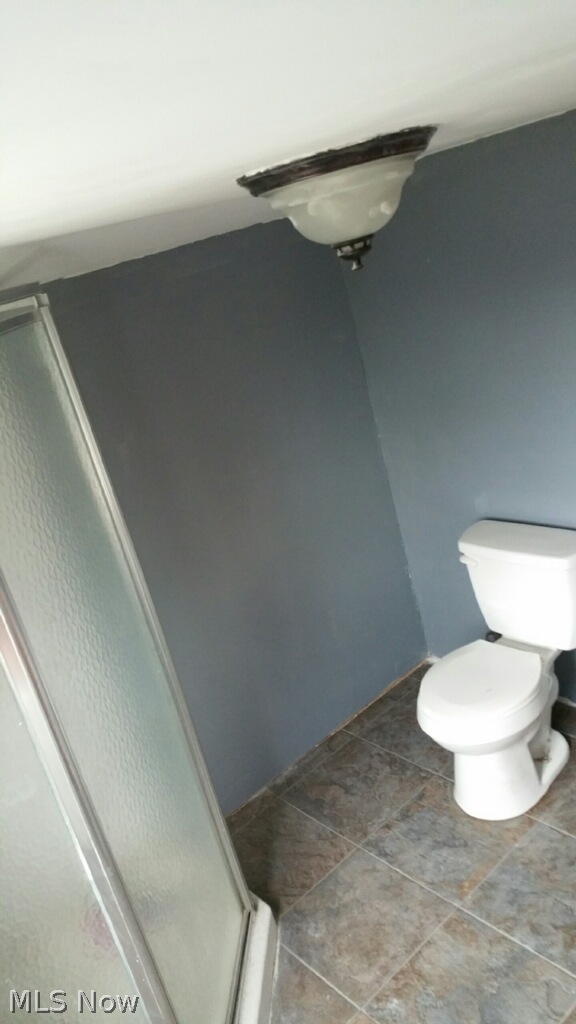 221 West Athens Road Roseville, OH 43777 - Photo 6 of 6 Second Floor Full Bath