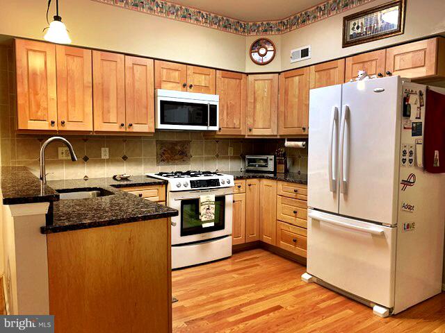 16 Almond Road Burlington, NJ 08016 - Photo 12 of 27 Gallery Image 12