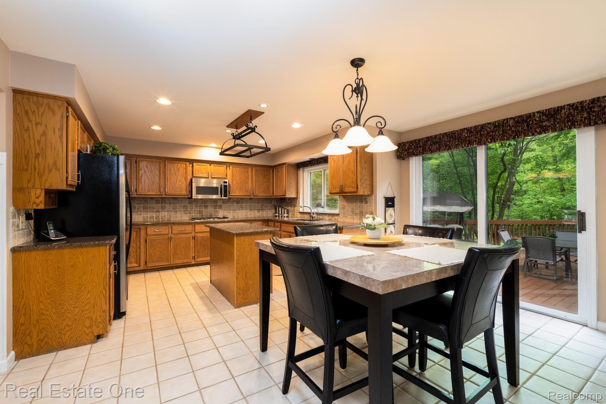 1403 Springwood Lane Rochester, MI 48309 - Photo 10 of 47 DSC06955-Edit.jpg