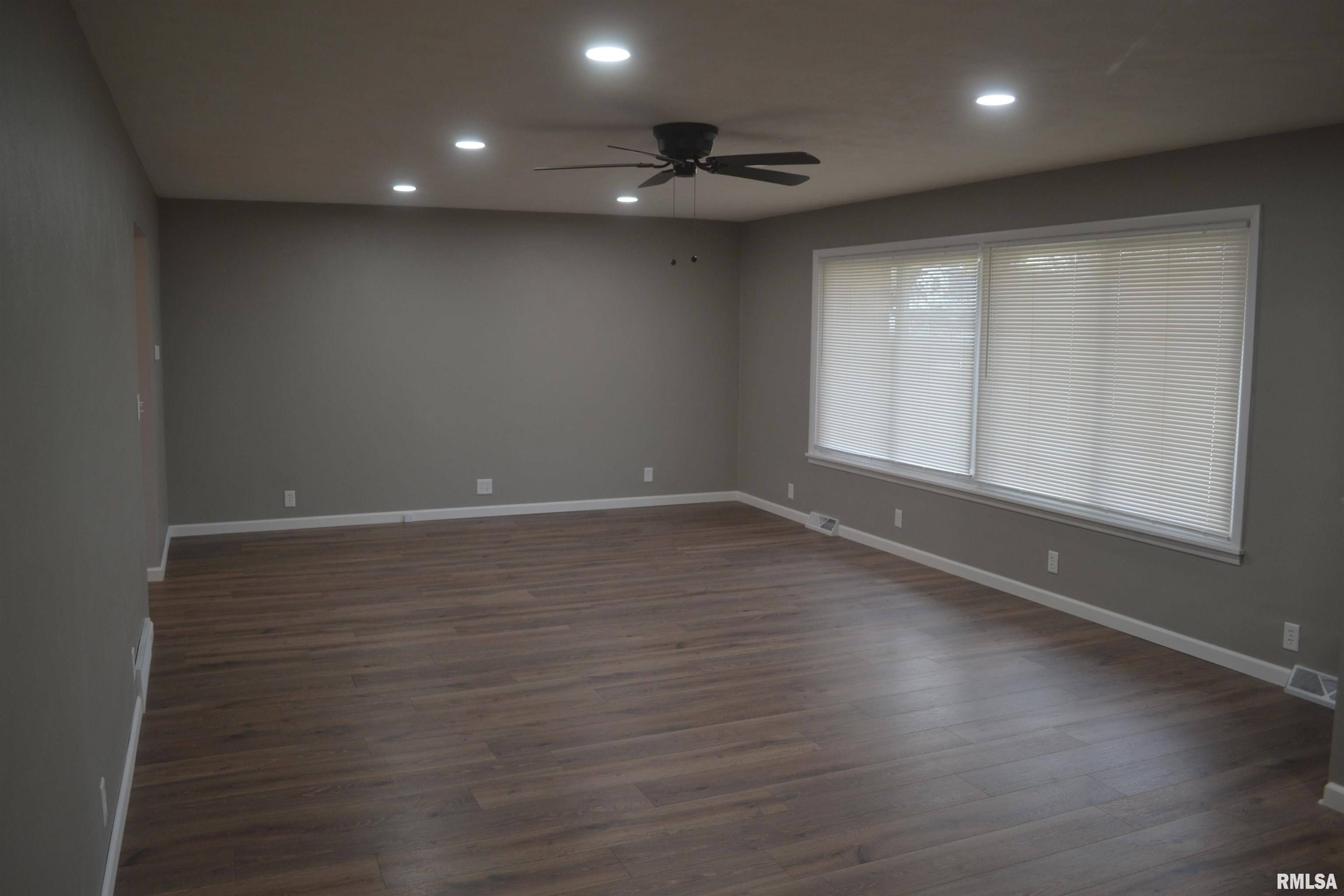 321 West Madison Street Metamora, IL 61548 - Photo 3 of 37