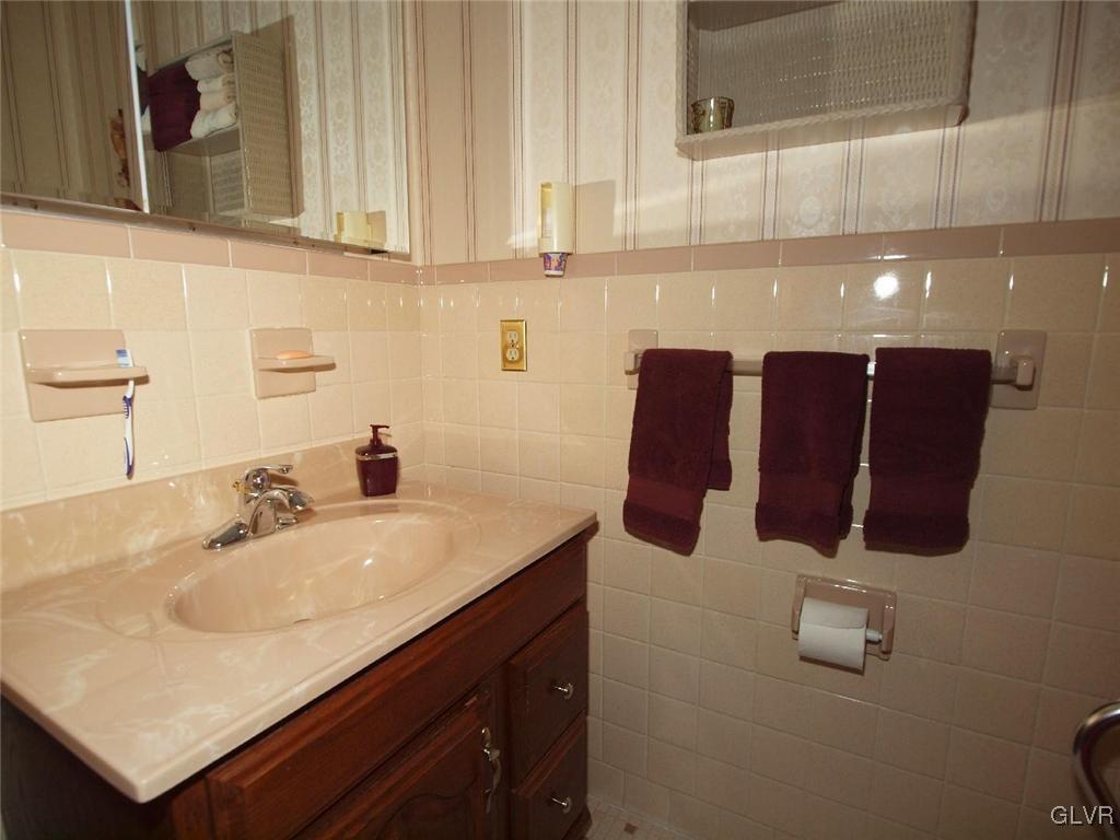 2915 Fischer Road Easton, PA 18045 - Photo 12 of 27 Gallery Image 12