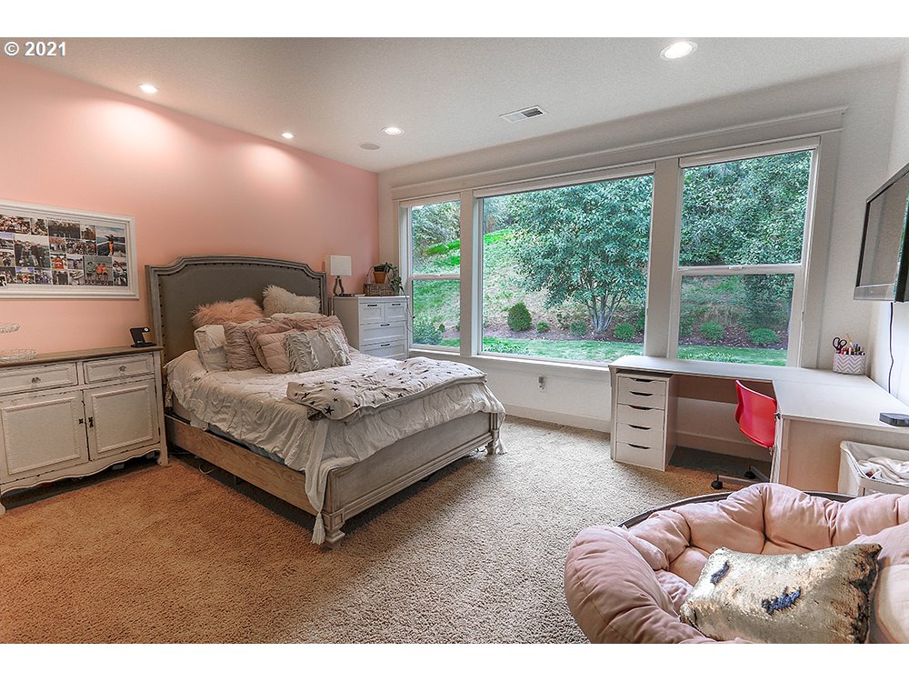 531 South 19th Place Ridgefield, WA 98642 - Photo 31 of 32 a bedroom with bed and a large window