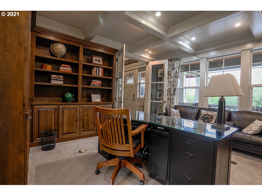 531 South 19th Place Ridgefield, WA 98642 - Photo 5 of 32 a workspace with furniture and book shelf