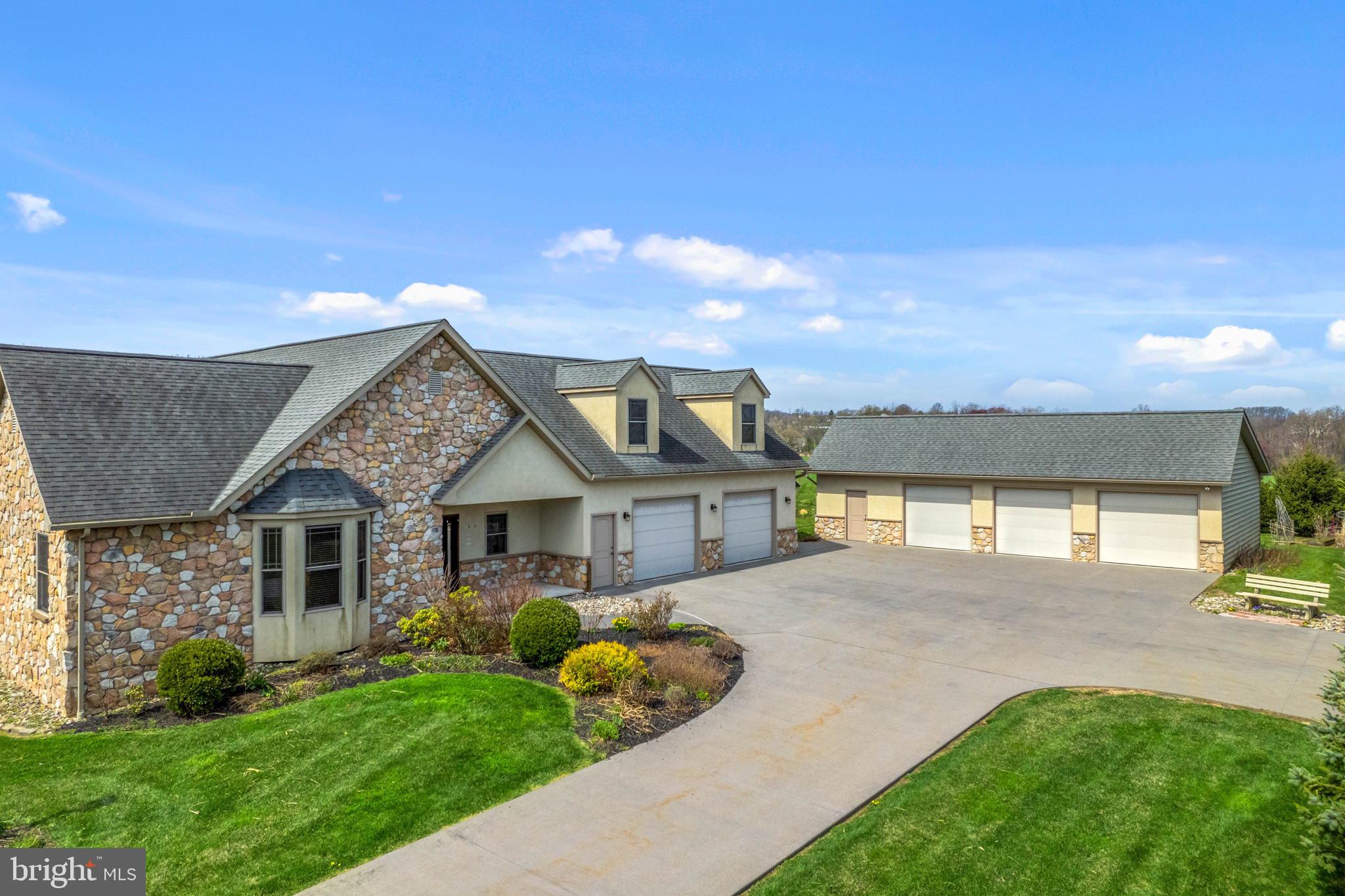Front of Home/Detached 3+car Garage w/Workshop