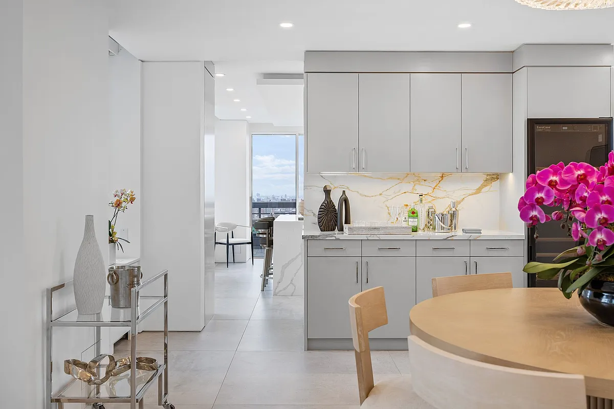 422 East 72nd Street, Unit 37AD Manhattan, NY 10021 - Photo 17 of 58