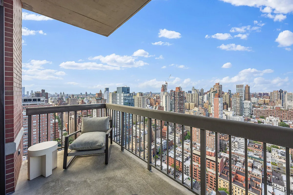422 East 72nd Street, Unit 37AD Manhattan, NY 10021 - Photo 32 of 58 a view of city from balcony