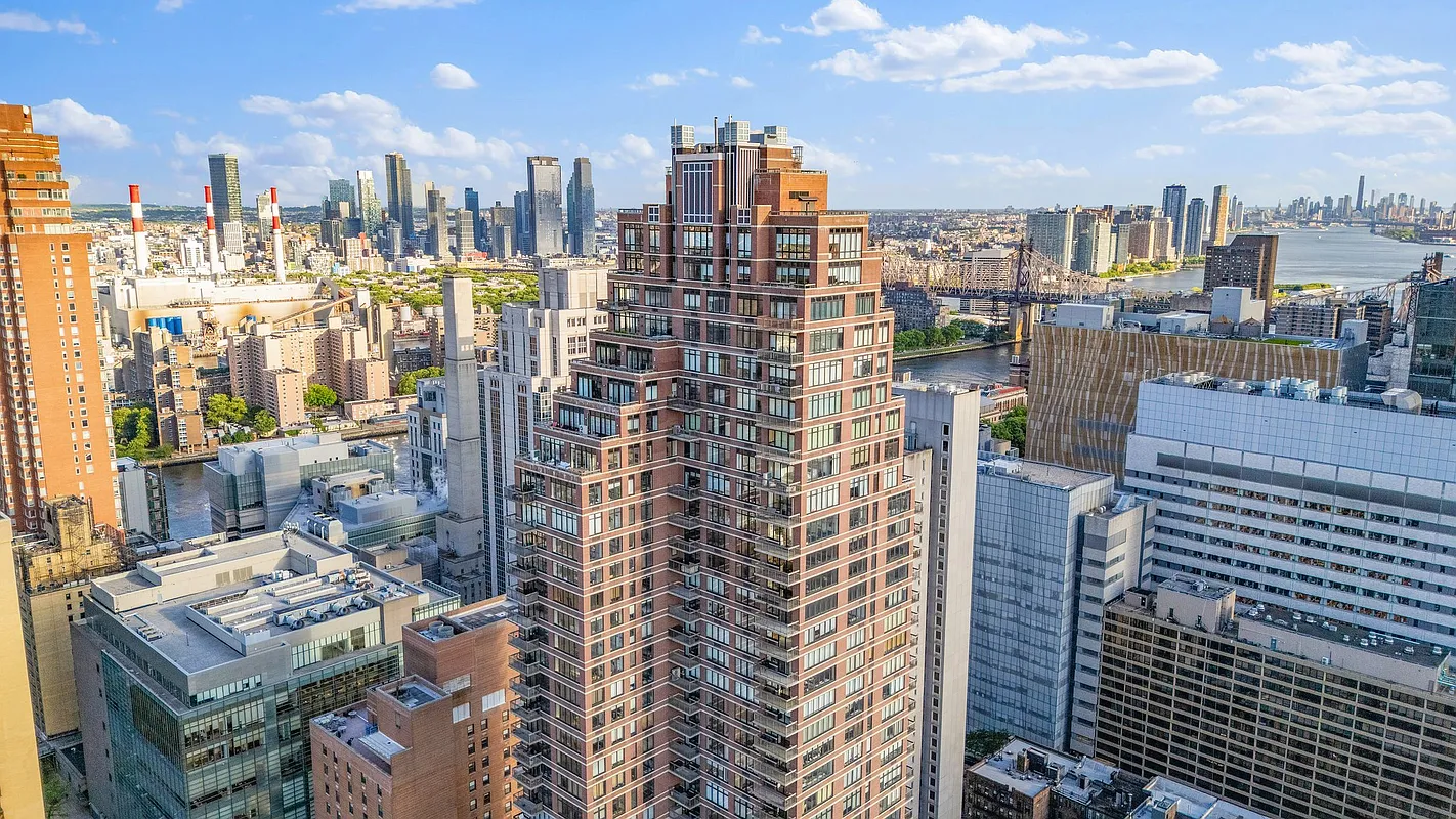422 East 72nd Street, Unit 37AD Manhattan, NY 10021 - Photo 55 of 58 a city view