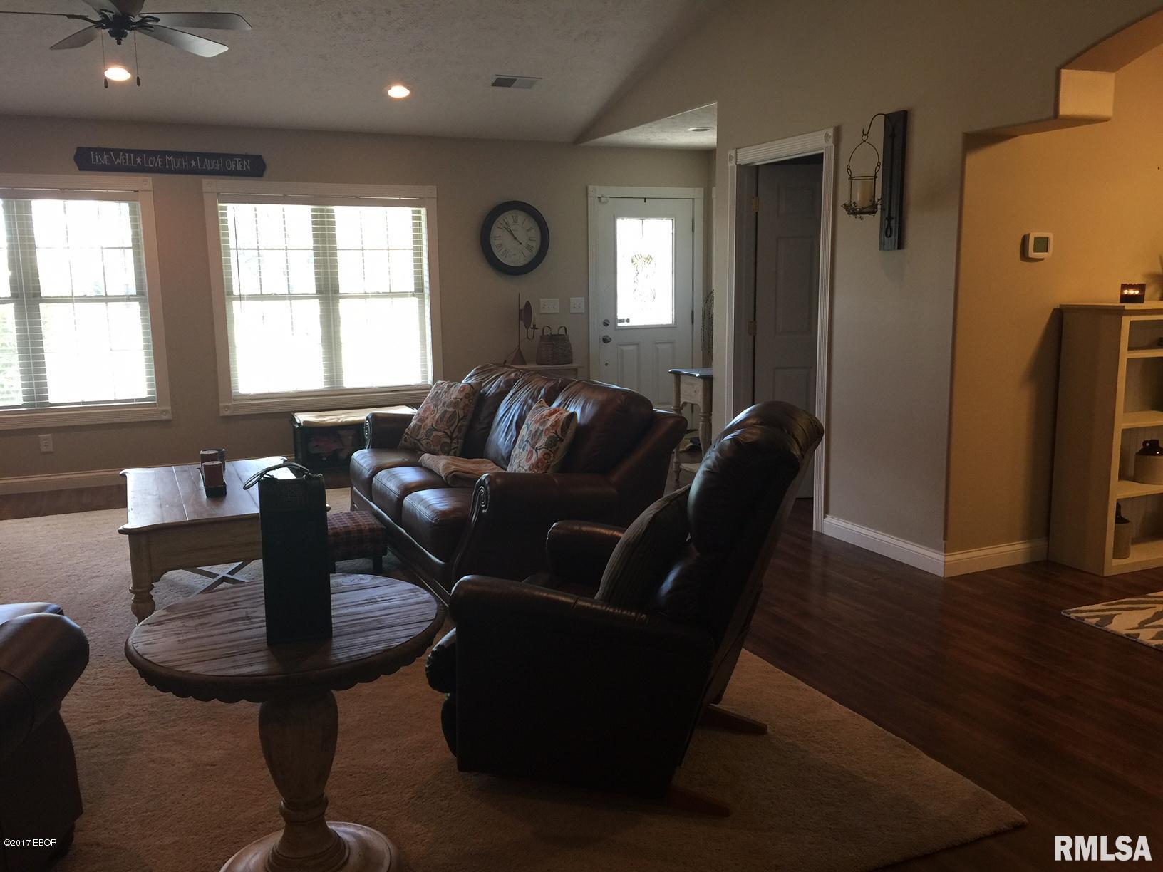 22540 Galatia Post Road Pittsburg, IL 62974 - Photo 5 of 19