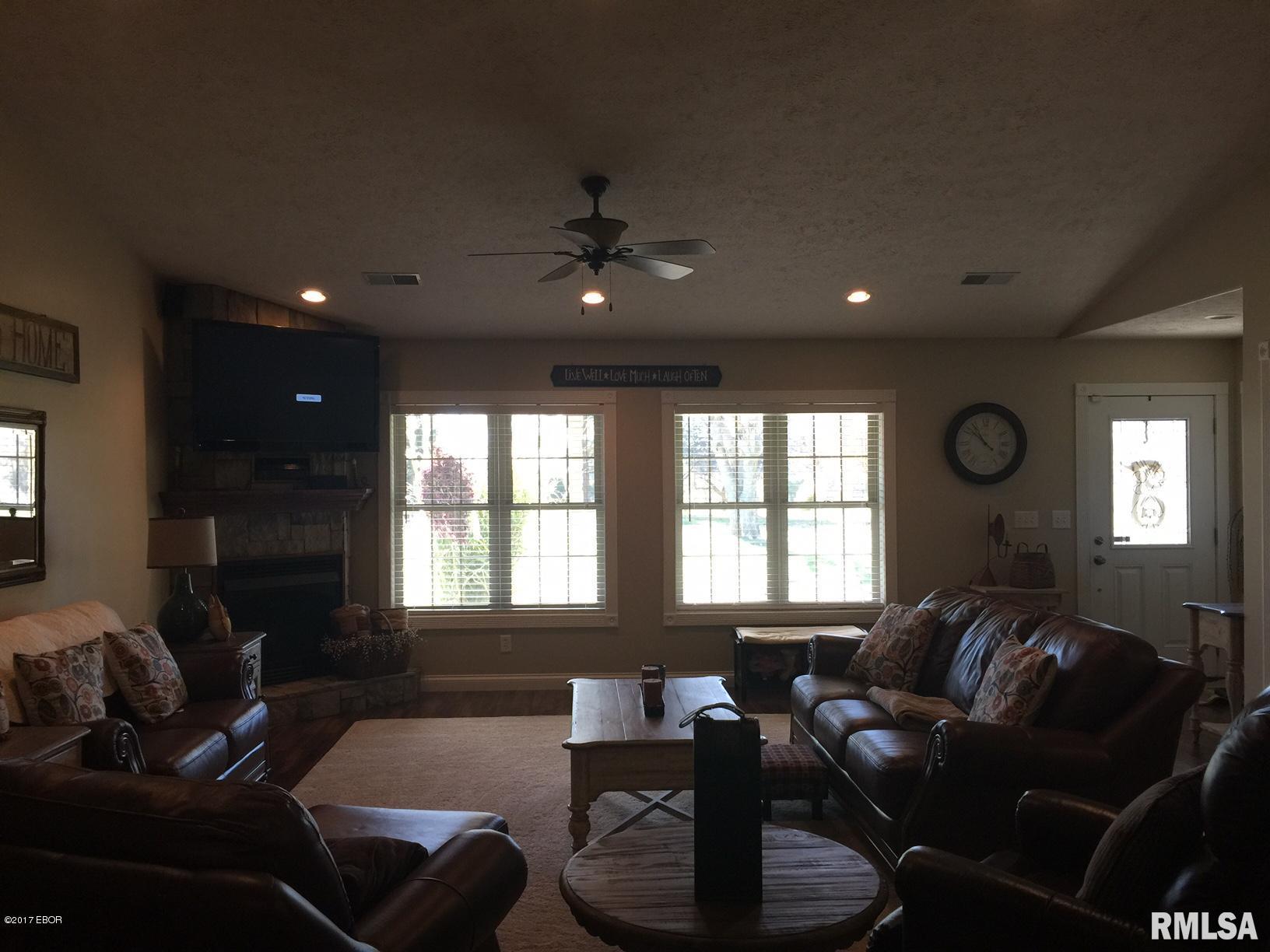 22540 Galatia Post Road Pittsburg, IL 62974 - Photo 6 of 19