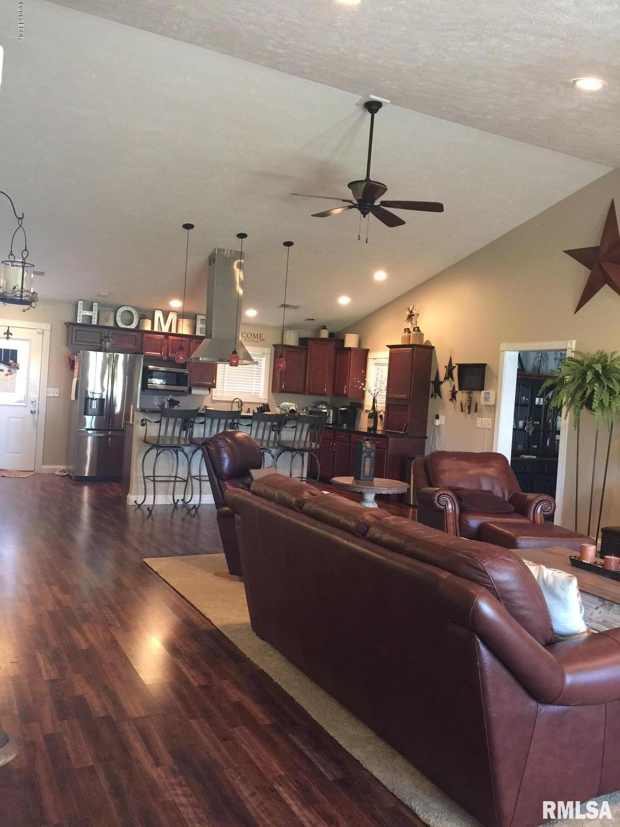 22540 Galatia Post Road Pittsburg, IL 62974 - Photo 7 of 19