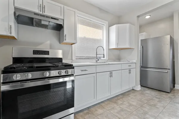 $1,670 | 7819 South Cornell Avenue, Unit 2, Chicago, IL 60649