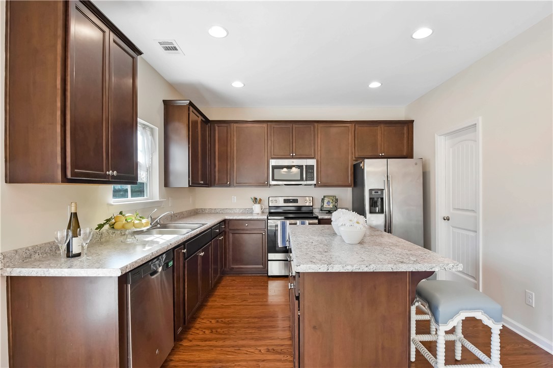 111 Heatherly Way Brunswick, GA 31523 - Photo 9 of 30