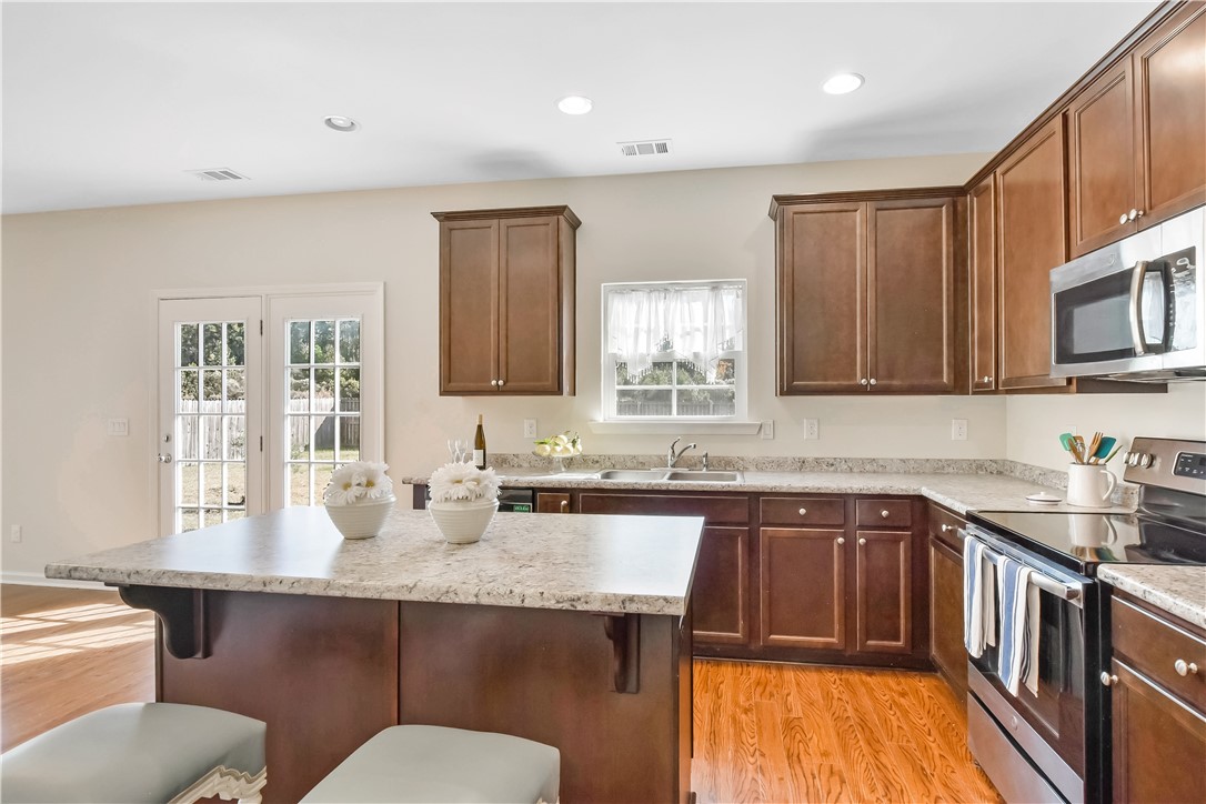 111 Heatherly Way Brunswick, GA 31523 - Photo 10 of 30