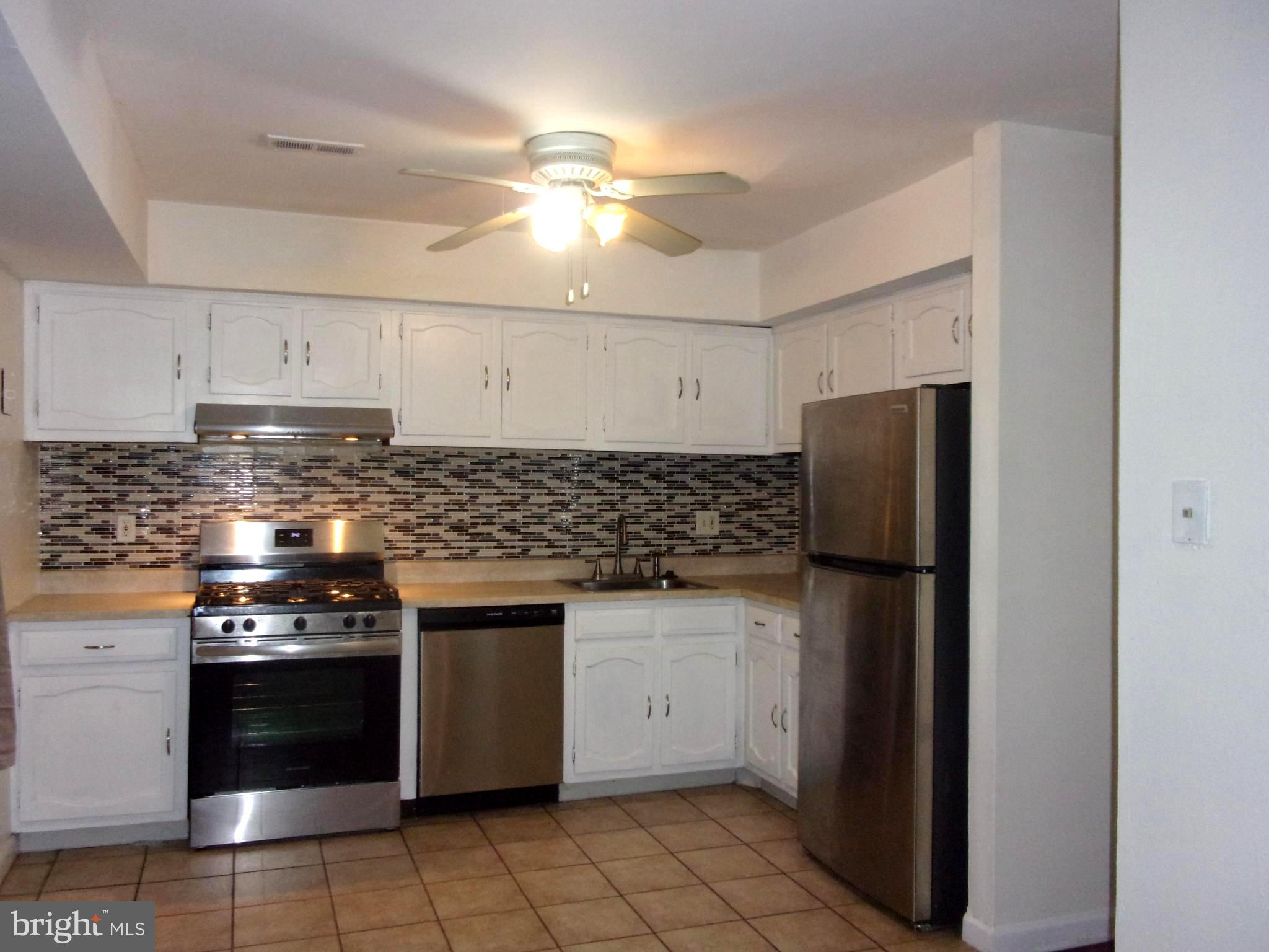 48 Chelsea Circle Clementon, NJ 08021 - Photo 7 of 15 a kitchen with a stove a refrigerator and cabinets