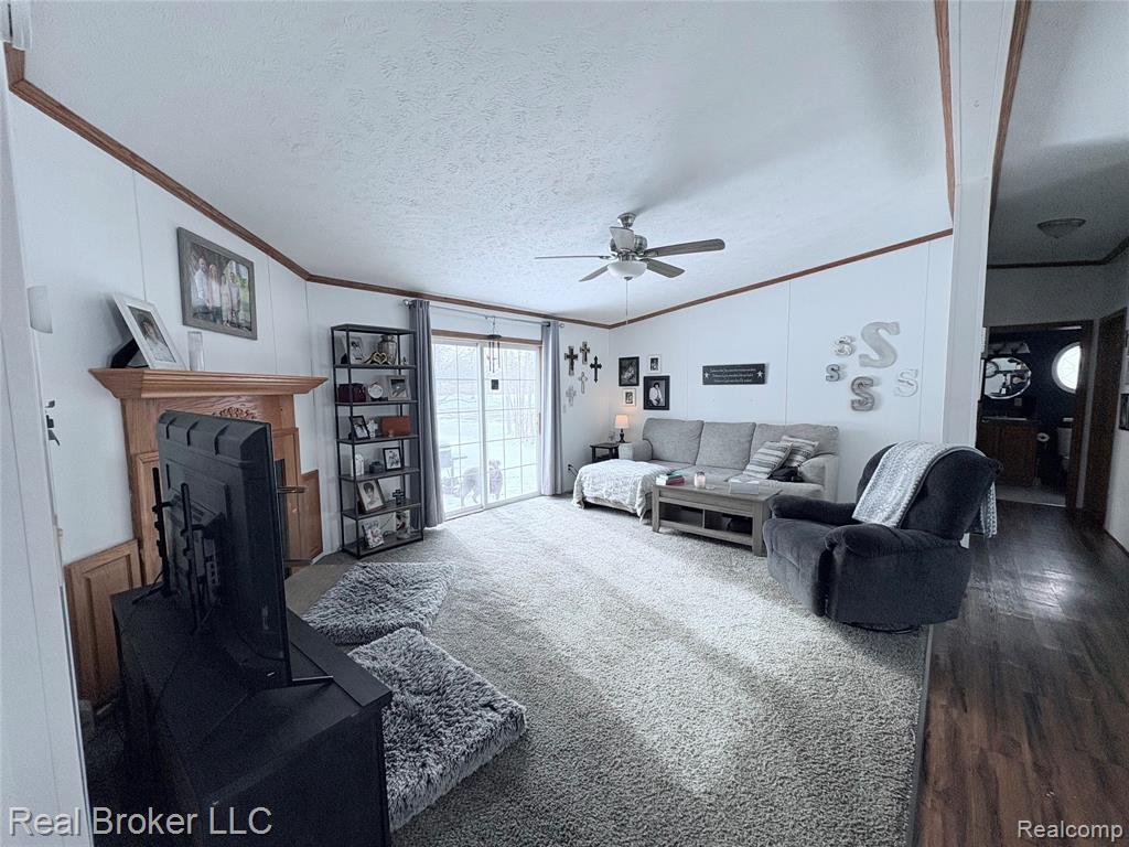6054 Lapeer Road Burton, MI 48509 - Photo 7 of 14 Gallery Image 7