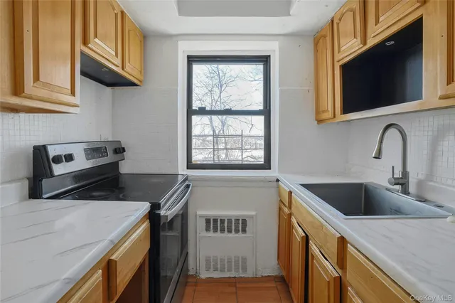 $179,000 | 2545 Sedgwick Avenue, Unit 2J | Fordham Manor