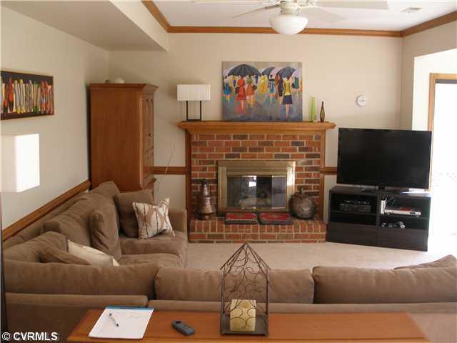 14402 Huntgate Woods Road Midlothian, VA 23112 - Photo 3 of 10 Den/Family/Great Room