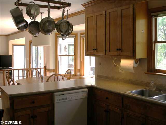 14402 Huntgate Woods Road Midlothian, VA 23112 - Photo 6 of 10 Kitchen