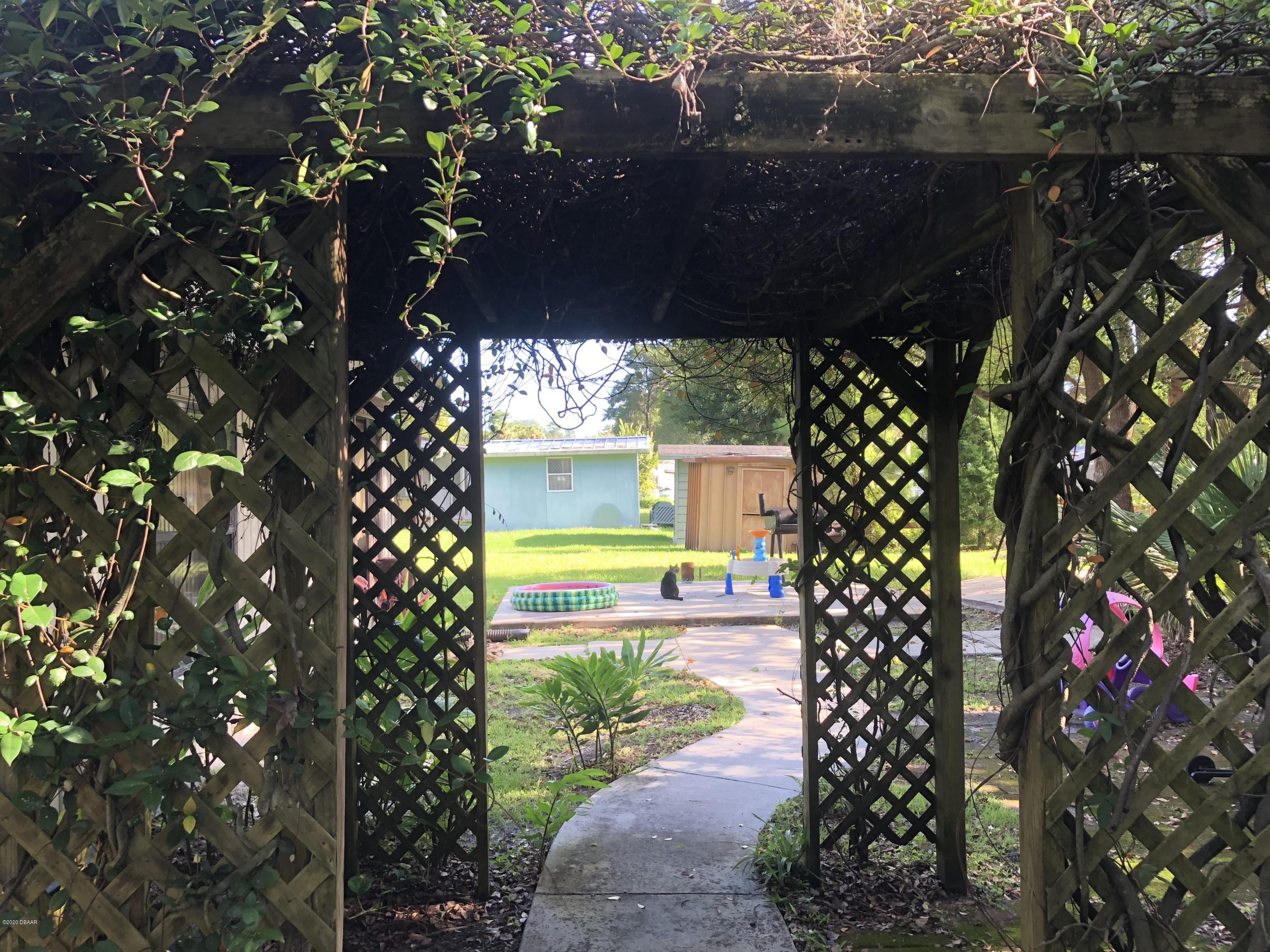 55624 Sam Street Astor, FL 32102 - Photo 8 of 18 IMG_3565