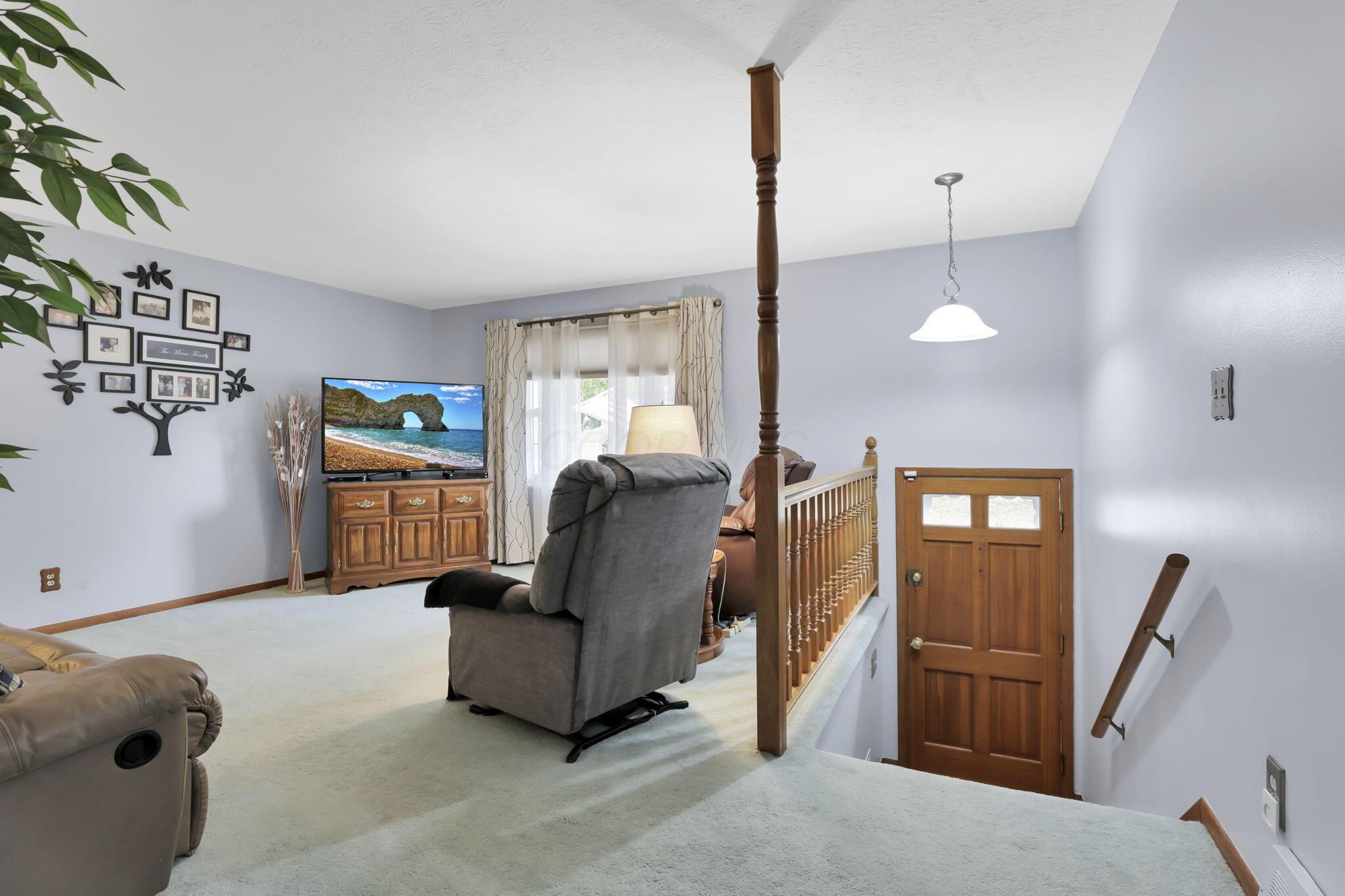 1248 Gresham Road Columbus, OH 43204 - Photo 3 of 35 15-web-or-mls-011A8398