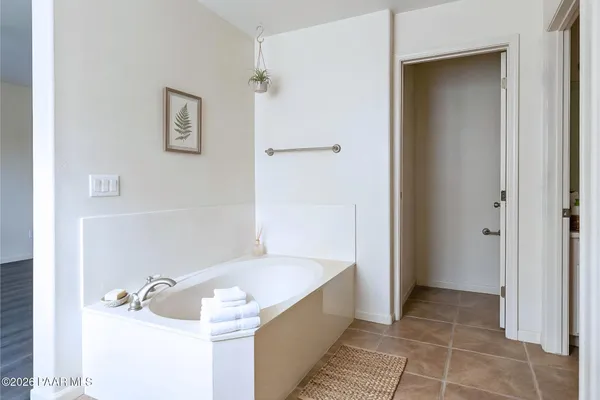 $2,300 | 988 Louie Street, Prescott, AZ 86301