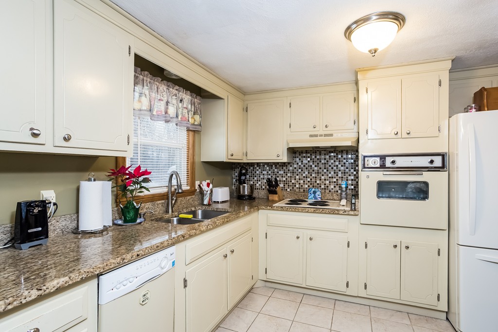 82 Tickle Road Westport, MA 02790 - Photo 12 of 25 Gallery Image 12