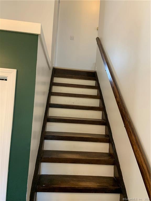 9 Beech Street Farmington, CT 06032 - Photo 11 of 37 a view of entryway