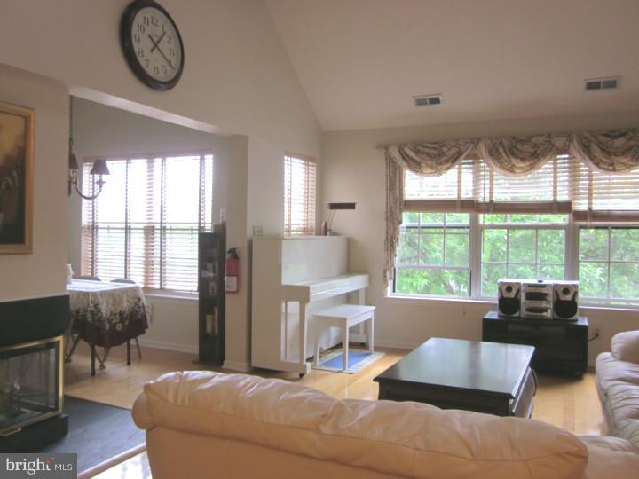 324 Brickhouse Road Princeton, NJ 08540 - Photo 2 of 21 Living Room