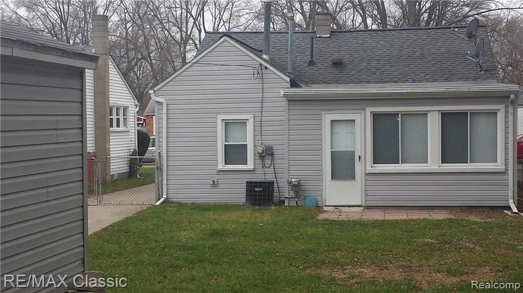 21140 Rensselaer Street Farmington Hills, MI 48336 - Photo 2 of 12