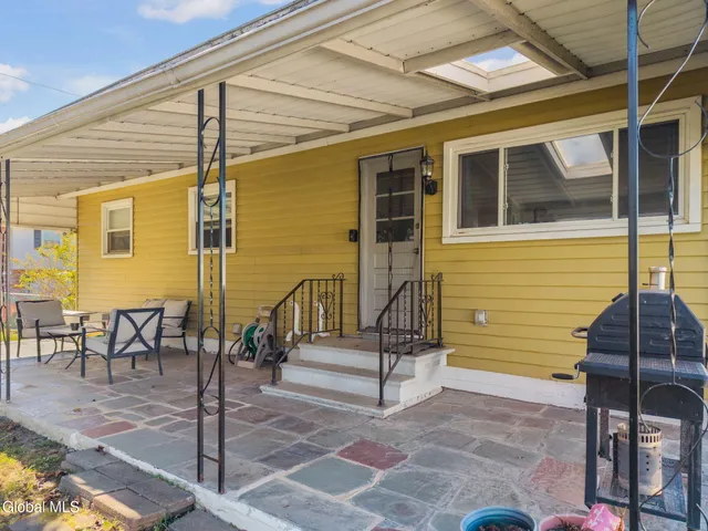 $260,900 | 64 Lawrence Street, Rensselaer, NY 12144