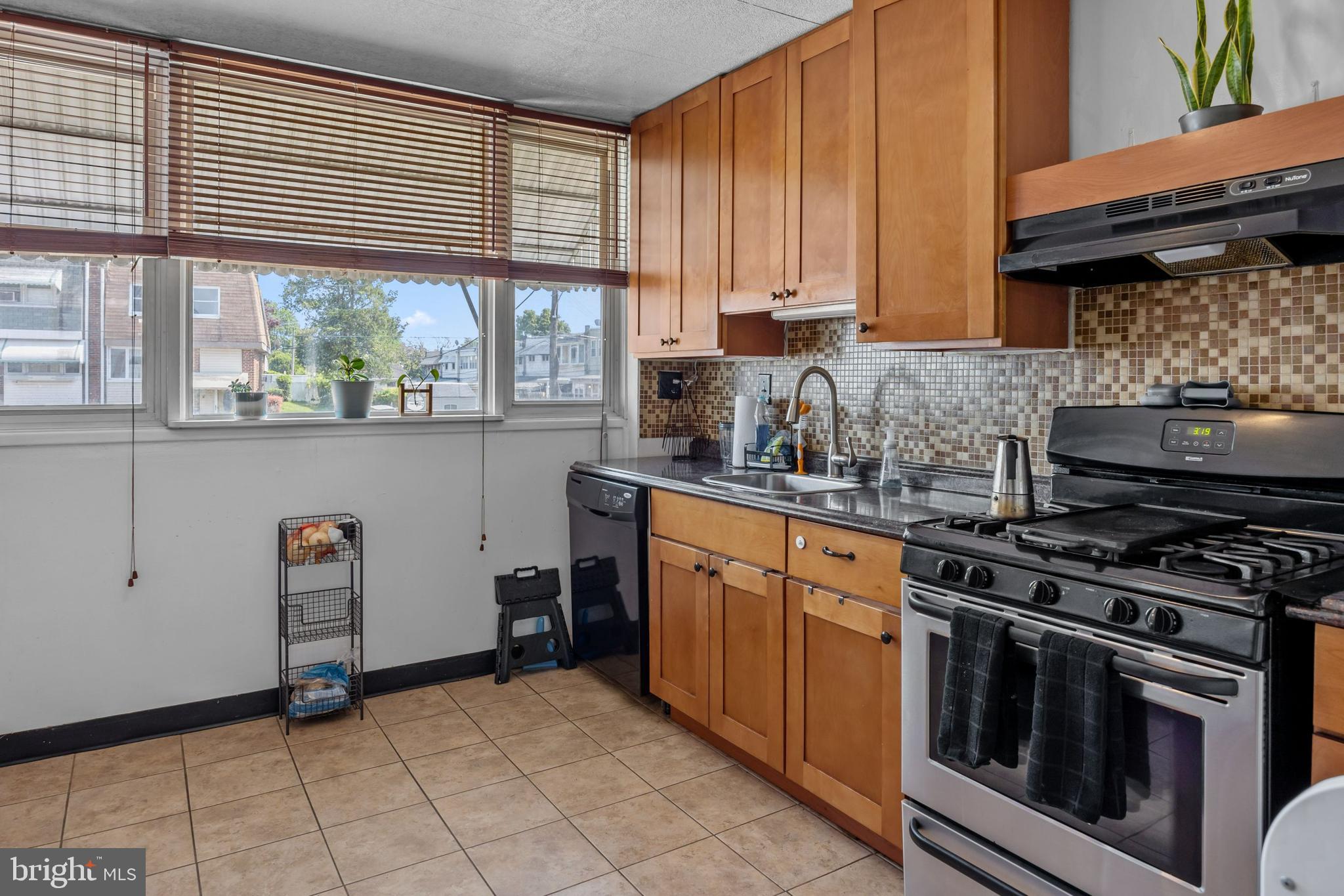 4113 Whiting Road Philadelphia, PA 19154 - Photo 9 of 27 Gallery Image 9