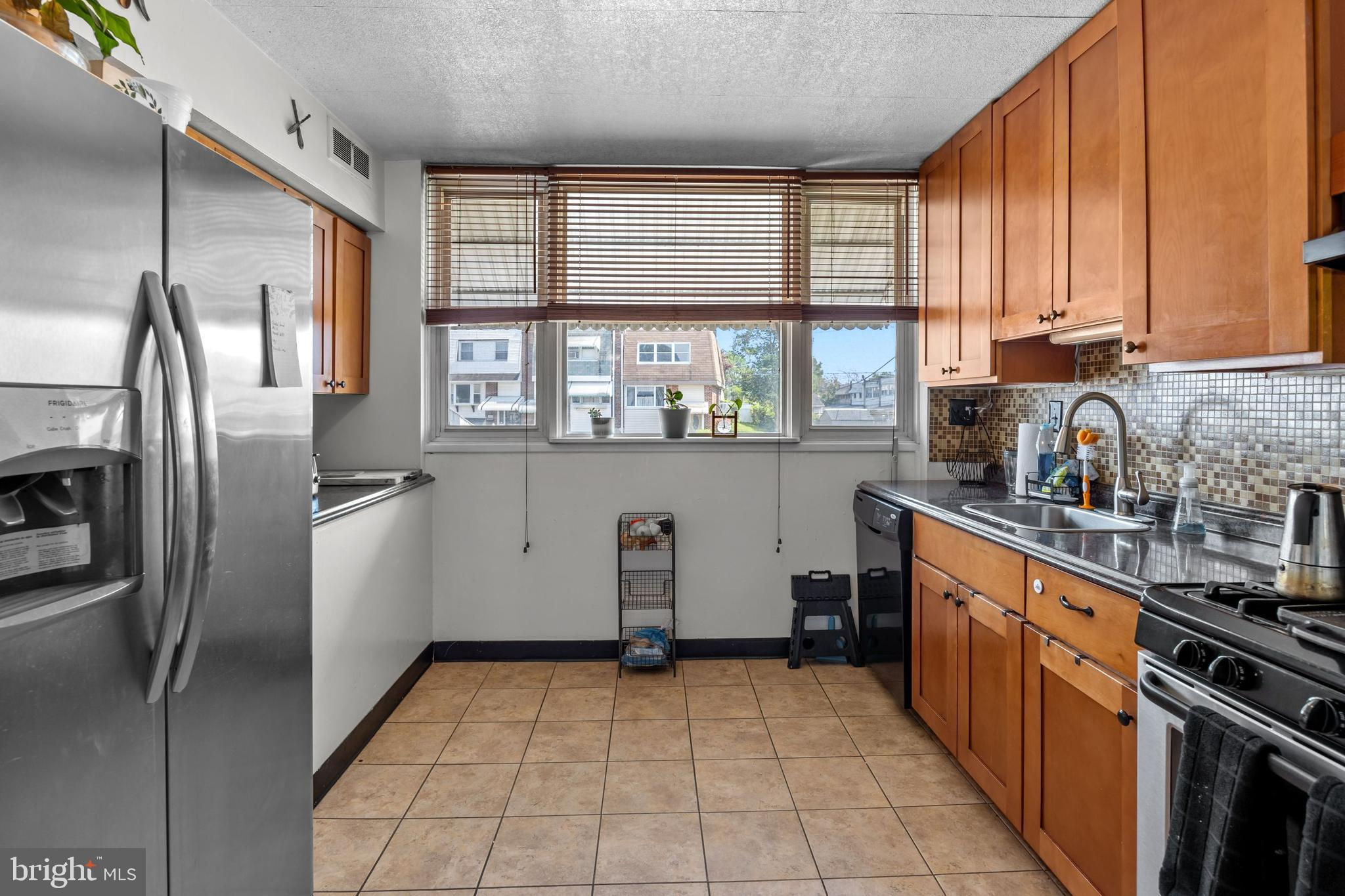 4113 Whiting Road Philadelphia, PA 19154 - Photo 10 of 27 Gallery Image 10
