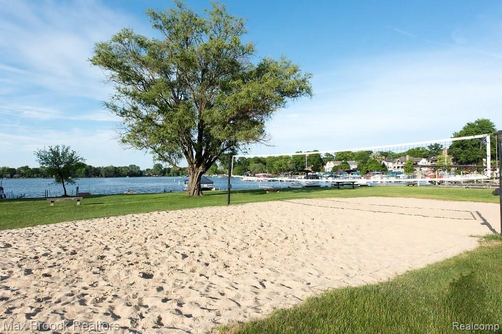 1730 Inverness Street Keego Harbor, MI 48320 - Photo 18 of 19