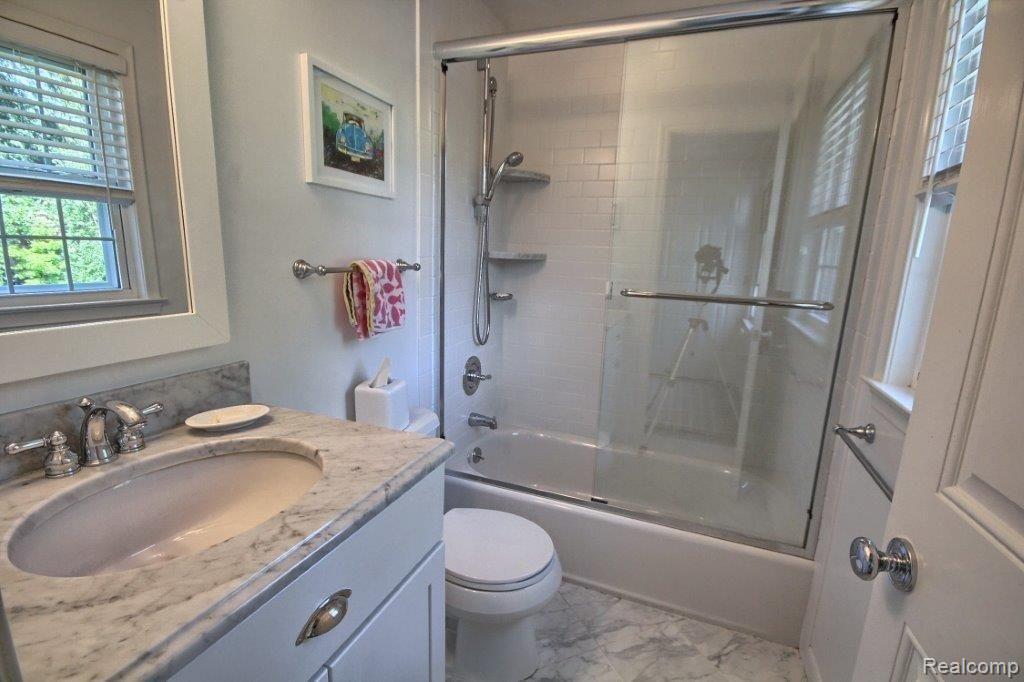 1014 Audubon Road Grosse Pointe, MI 48230 - Photo 21 of 27 Bathroom.jpg
