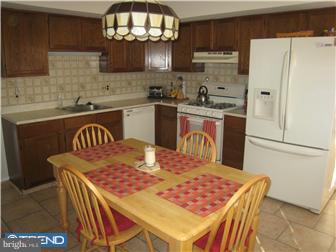 1121 Cherry Tree Road Aston, PA 19014 - Photo 4 of 6 Kitchen