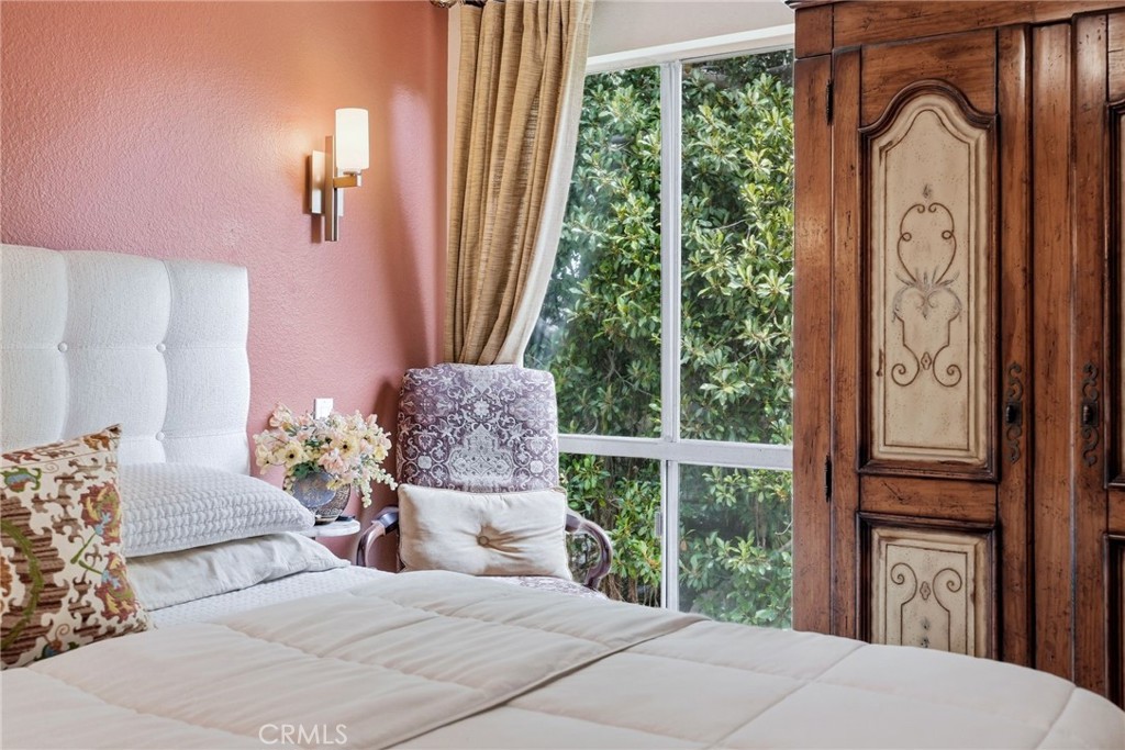 7890 East Spring Street, Unit 2L Long Beach, CA 90815 - Photo 23 of 47 a bedroom with a bed and a window