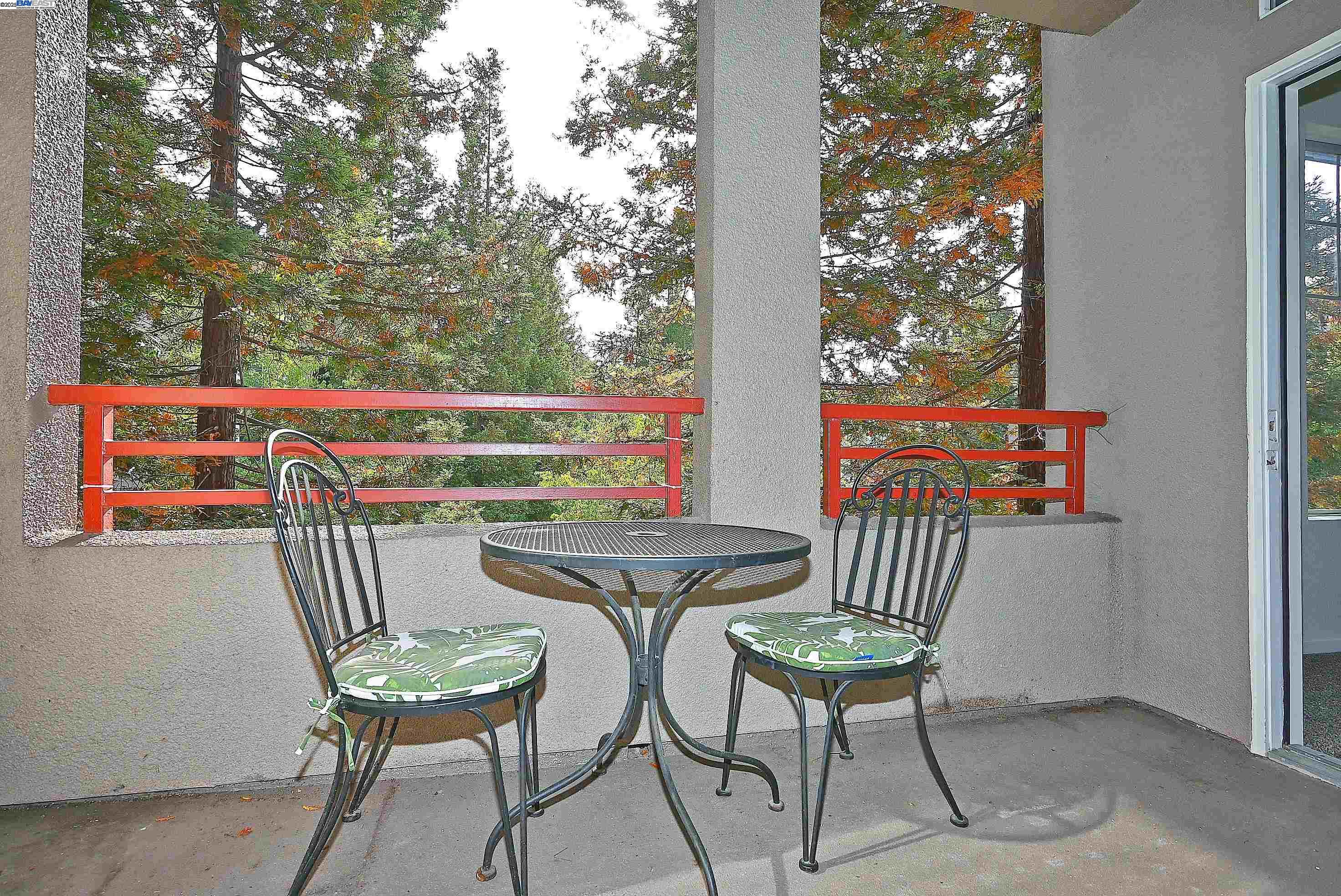 280 Caldecott Lane, Unit 221 Oakland, CA 94618 - Photo 22 of 31 a view of a chairs and table in patio