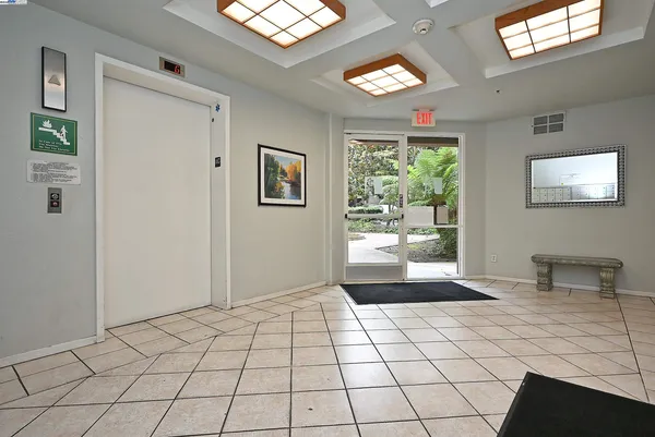 $394,000 | 280 Caldecott Lane, Unit 221, Oakland, CA 94618