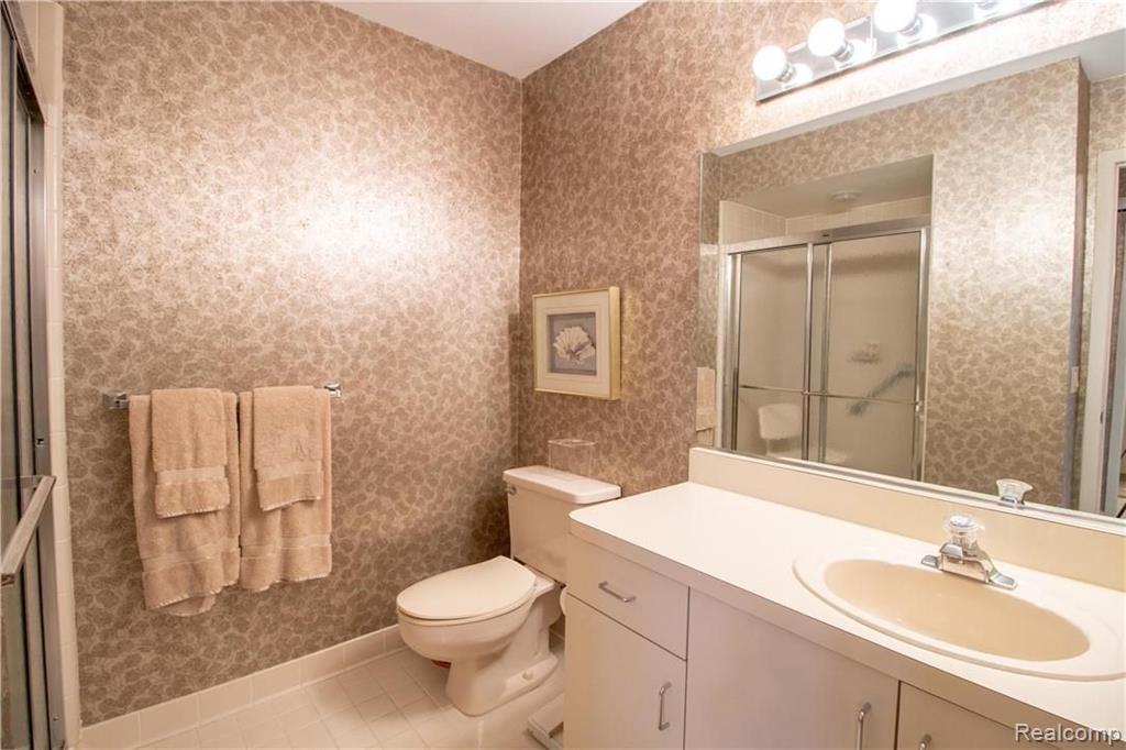 30450 Orchard Lake Road, Unit 76 Farmington Hills, MI 48334 - Photo 9 of 16