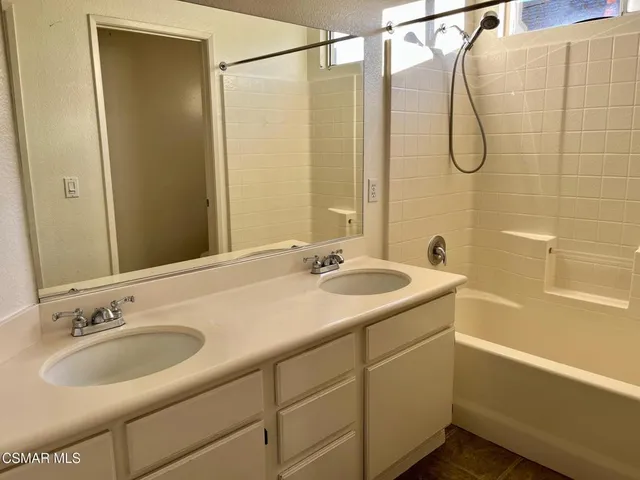 $4,000 | 658 Avenida Magdalena, Camarillo, CA 93010