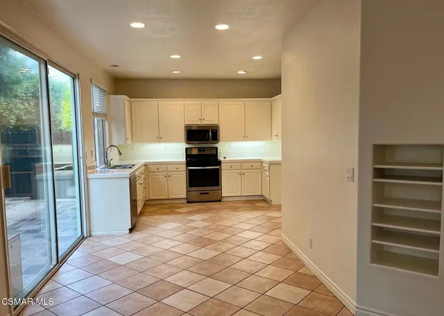 $4,000 | 658 Avenida Magdalena, Camarillo, CA 93010