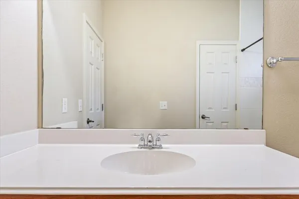 $2,100 | 1210 East M. Franklin Avenue, Unit B, Austin, TX 78721