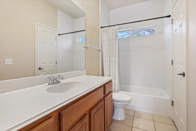 $2,100 | 1210 East M. Franklin Avenue, Unit B, Austin, TX 78721