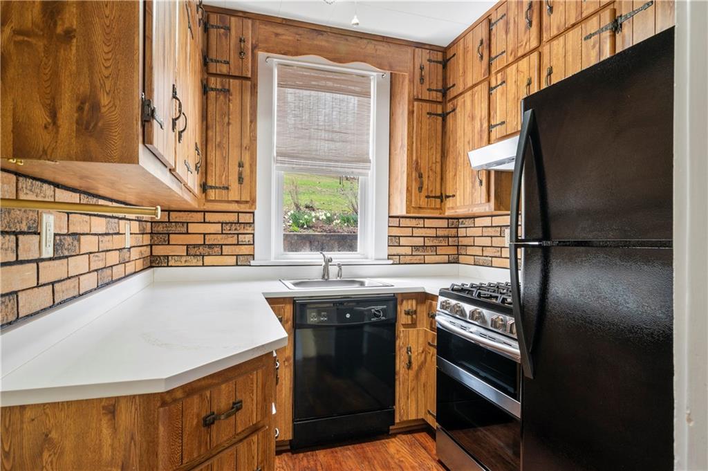147 Ralston Road Sarver, PA 16055 - Photo 19 of 39 a kitchen with stainless steel appliances a stove and a refrigerator