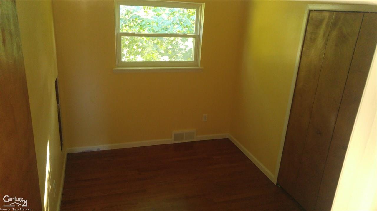 11 Inches Street Mount Clemens, MI 48043 - Photo 16 of 20 31332153-15.JPG