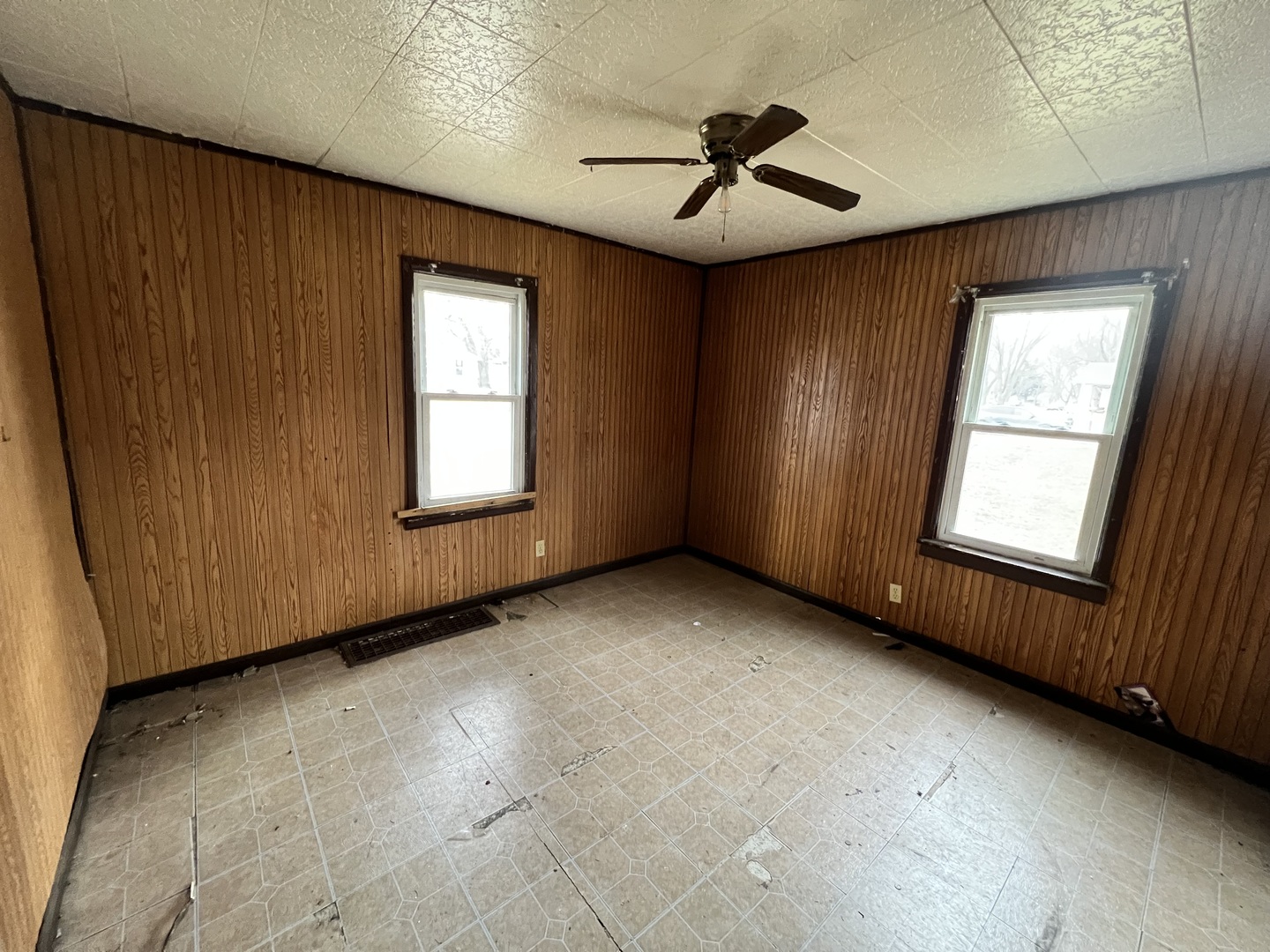 370 Albert Boulevard Kankakee, IL 60901 - Photo 11 of 20 a view of an empty room with a window